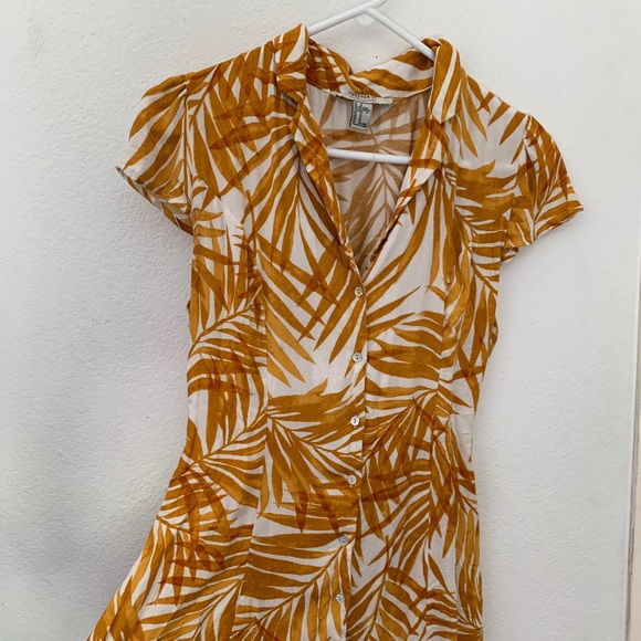 Women’s Buttoned Short Sleeve Dress - Picture 3 of 3